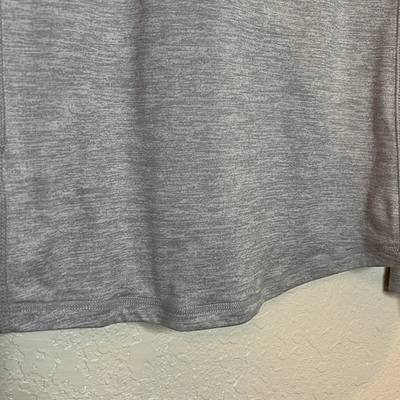 Reebok Gray 1/2 Zip Top Womens Size L All Around Vector Lightweight Soft Layer - Picture 7 of 15